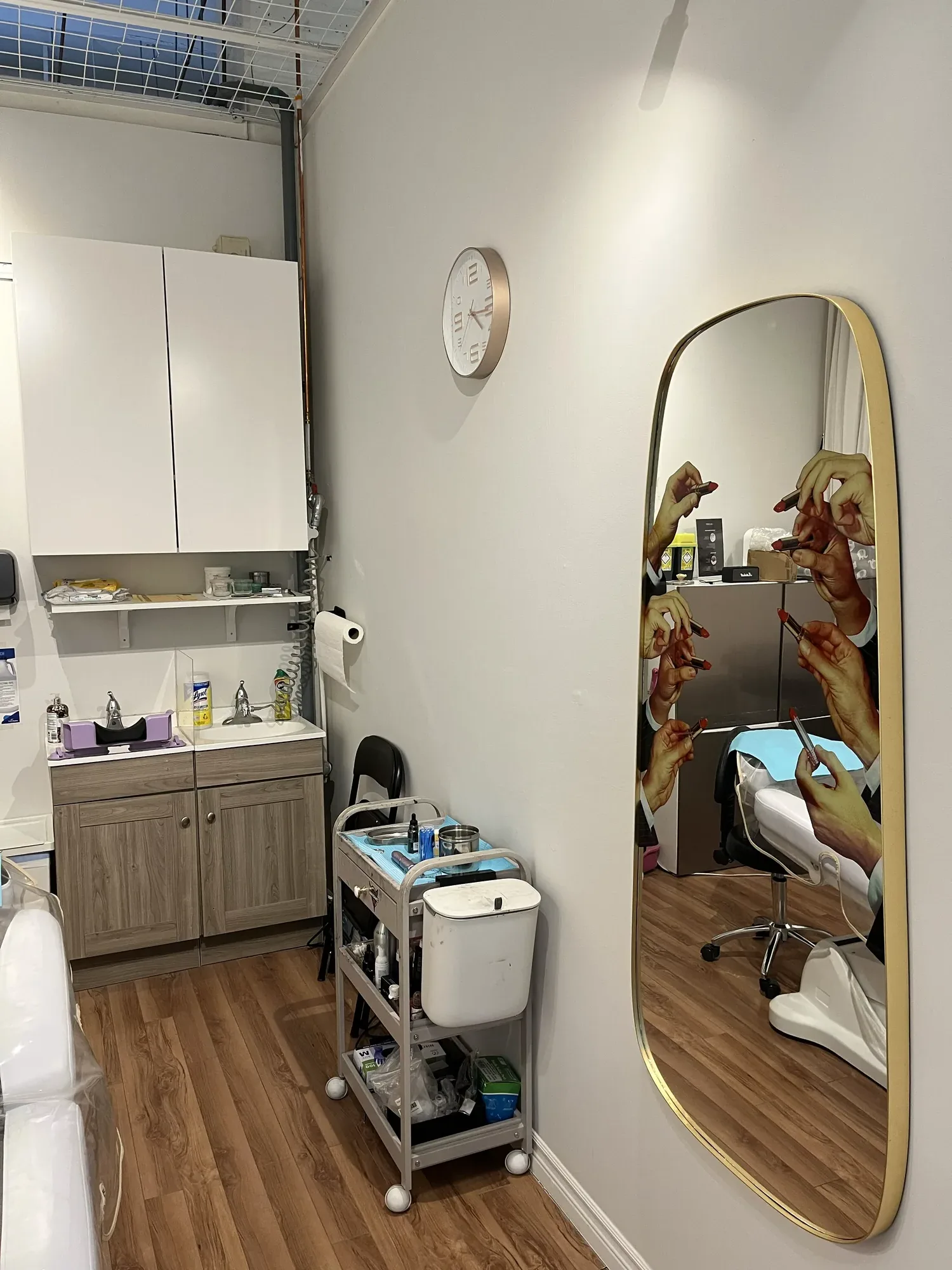 Professional SMP treatment room Toronto — The Black Light